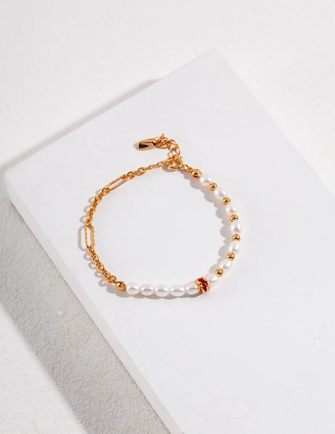 Crimson Kiss Pearl Bracelet