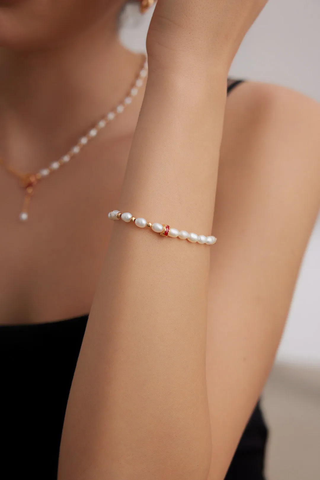 Crimson Kiss Pearl Bracelet