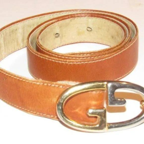 Gucci camel leather belt with large, two-tone GG logo buckle!
