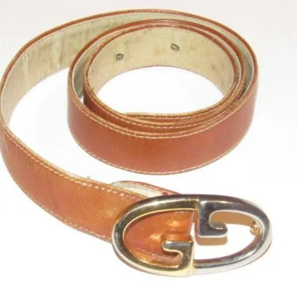 Gucci camel leather belt with large, two-tone GG logo buckle!