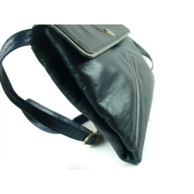 Gucci Vintage Navy Blue Leather With Grayish Lavender Trim Shoulder Bag